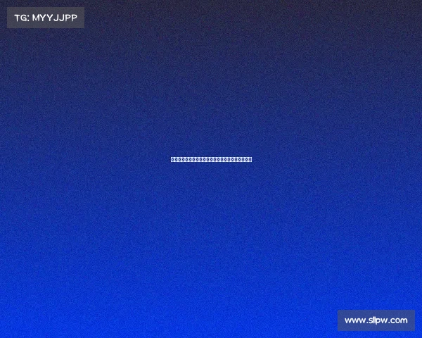 电子竞技主持人肩带滑落电子竞技主持人衣服掉下来